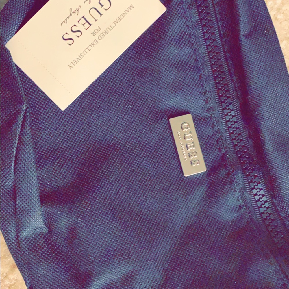 BRAND NEW GUESS BELT BAG !!!